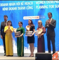 HÀNH TRÌNH KHỞI NGHIỆP CỦA NỮ HOÀNG GẤC P’PHĂNG: DÁM NGƯỢC DÒNG ĐỂ GẶT HÁI THÀNH CÔNG