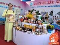 EM KHÁCH ĐÃ CHỐT GIỎ QUÀ VỚI NHIỀU SẢN PHẨM GẤC LÀM QUÀ TẶNG