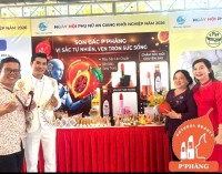 NHIỀU KHÁCH NAM NỮ