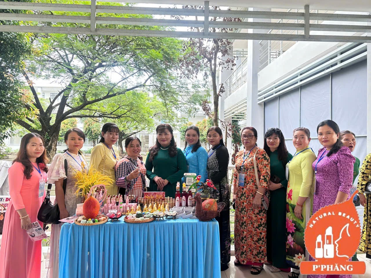 PHÓ CHỦ TỊCH HỘI PHỤ NỮ TỈNH (ÁO XANH)