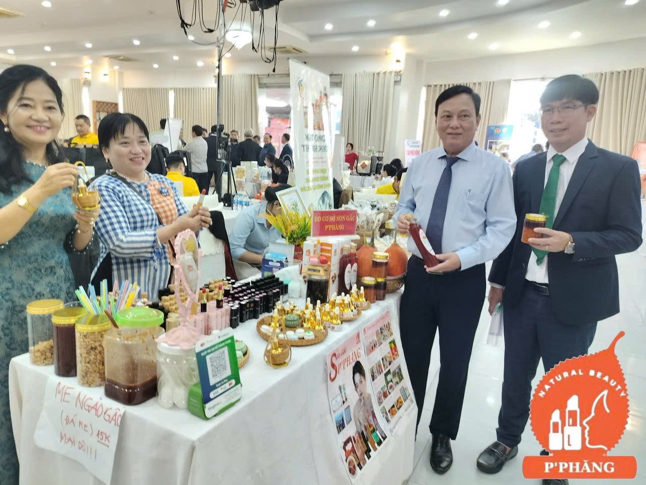 TRƯNG BÀY Ở LONG XUYÊN