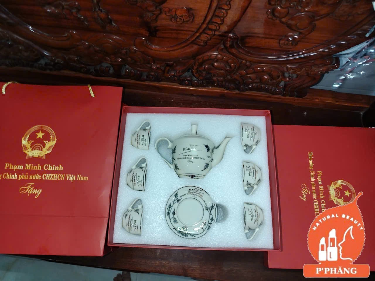 MÓN QUÀ ĐƯỢC XEM NHƯ LÀ BẢO VẬT QUỐC GIA TỪ THỦ TƯỚNG PHẠM MINH CHÍNH TẶNG